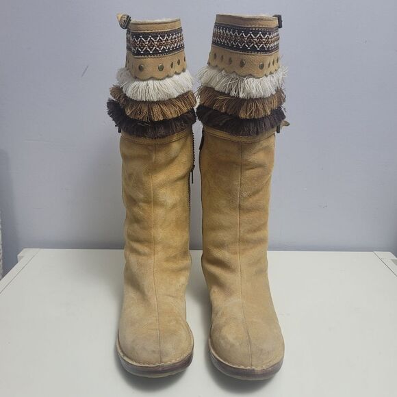 UGG 'Kiera' knee-high boots in tan suede size 8.5 - Picture 16 of 16
